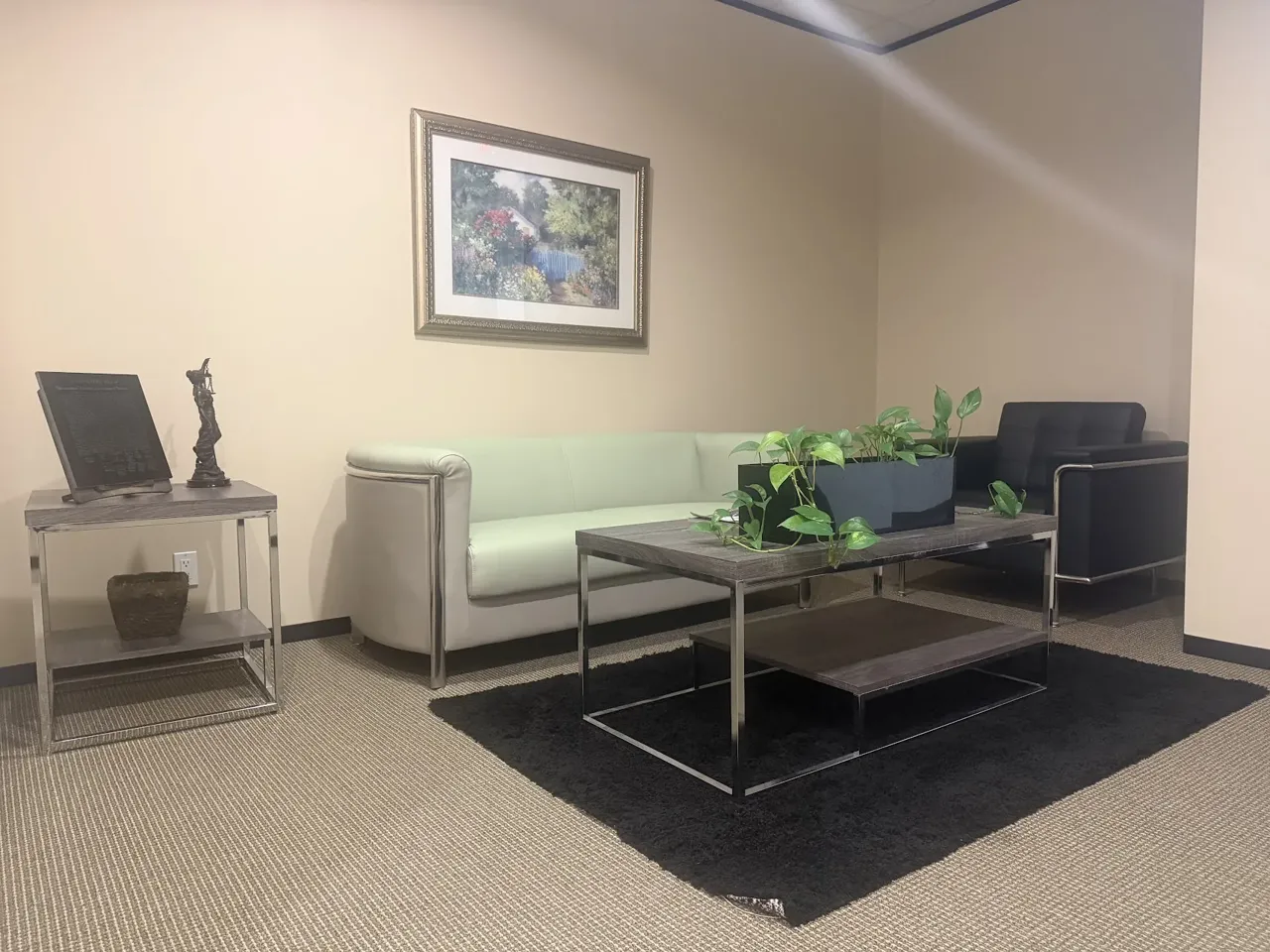 Shared waiting area on the seventh floor at 1001 West Loop South